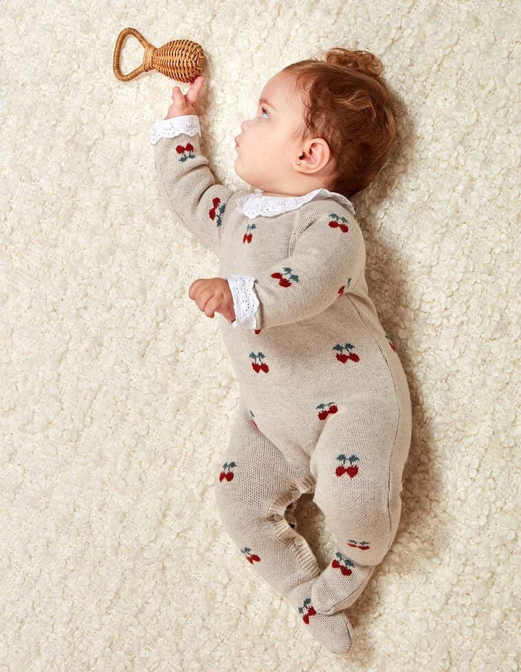 Macacão bordado em cor pedra