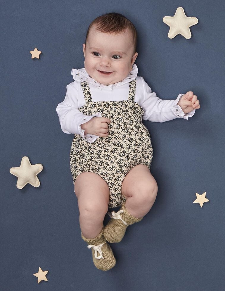 Bombacha com florezinhas brancas