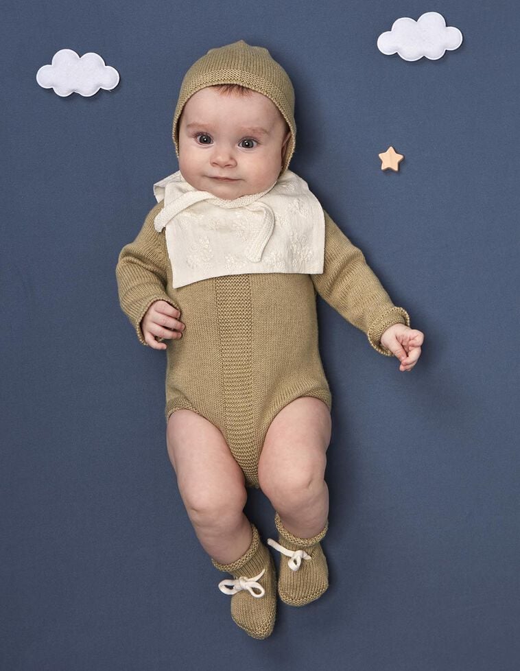 Macacão curto em malha com lã contrastante verde