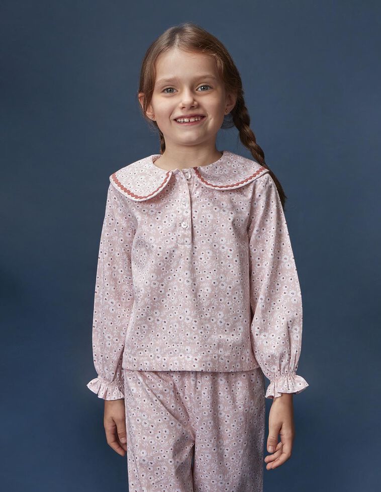 Pijama estampado com flores rosa