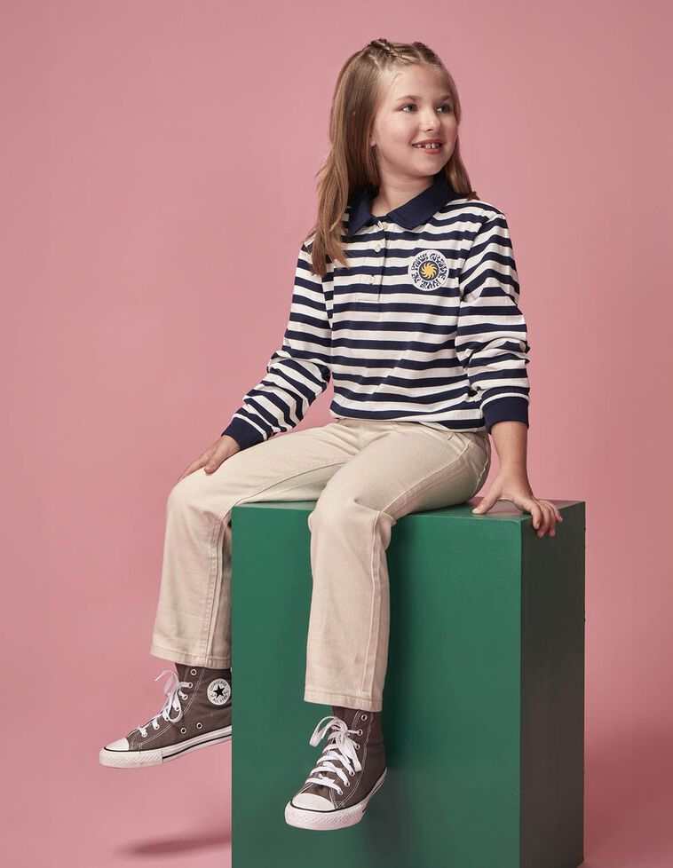 Polo às riscas com remendo branco