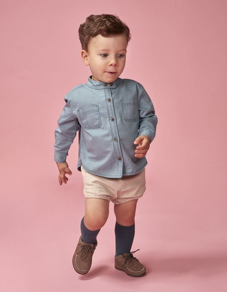 Camisa com gola mao e bolsos azul claro