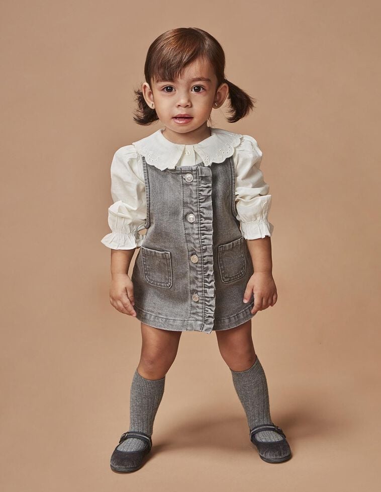 Vestido jardineira vaqueiro cinza