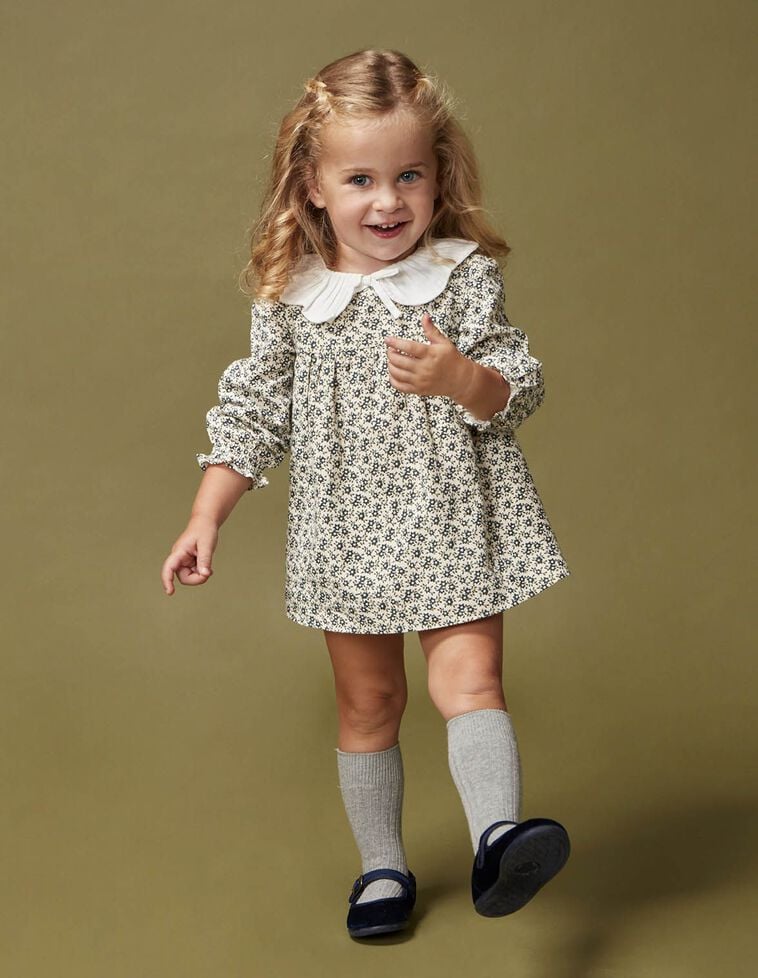 Vestido com florezinhas branco