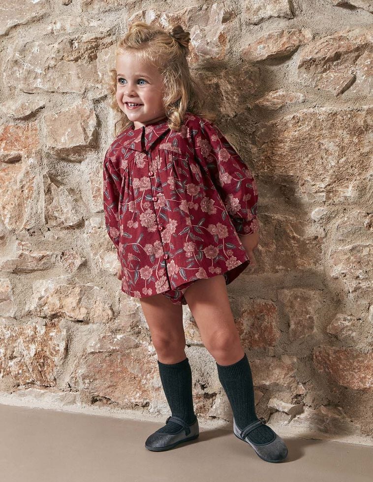 Vestido granada estampado com flores e gola grande